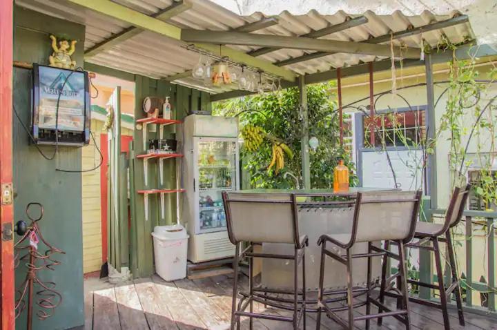 One32 Guesthouse Bejeweled Kingston Luaran gambar