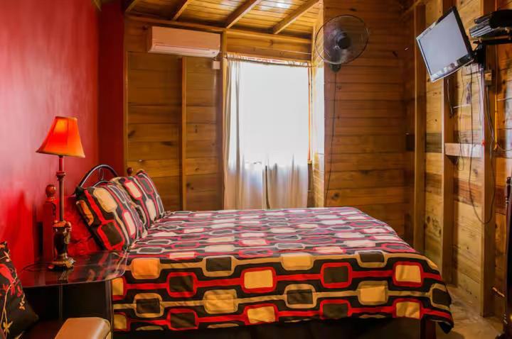 One32 Guesthouse Bejeweled Kingston Luaran gambar